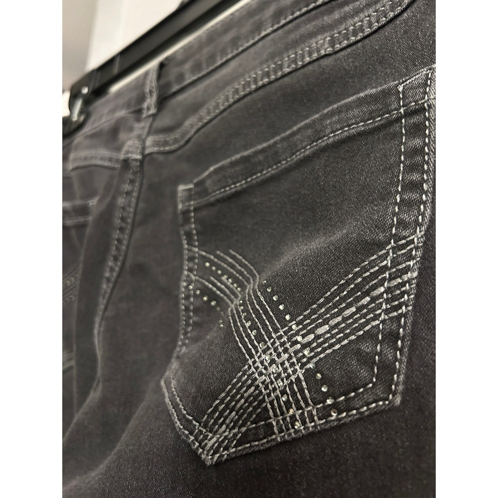Black Stretch Denim Capri Pants Embellished Back Pockets Size 8 Stretchy - Picture 2 of 9